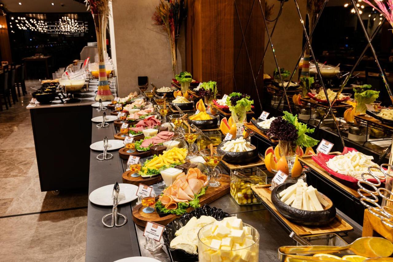 Demiray Hotel Old City 伊斯坦布尔 外观 照片 A buffet at a restaurant