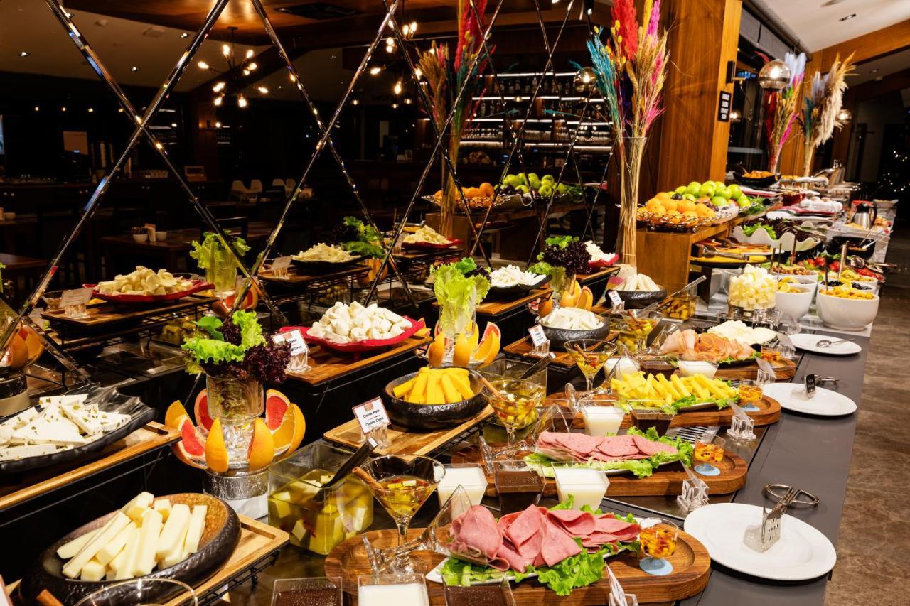 Demiray Hotel Old City 伊斯坦布尔 外观 照片 A buffet at a hotel