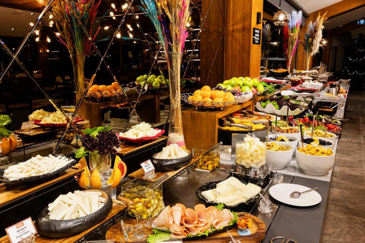 Demiray Hotel Old City 伊斯坦布尔 外观 照片 A buffet at a hotel
