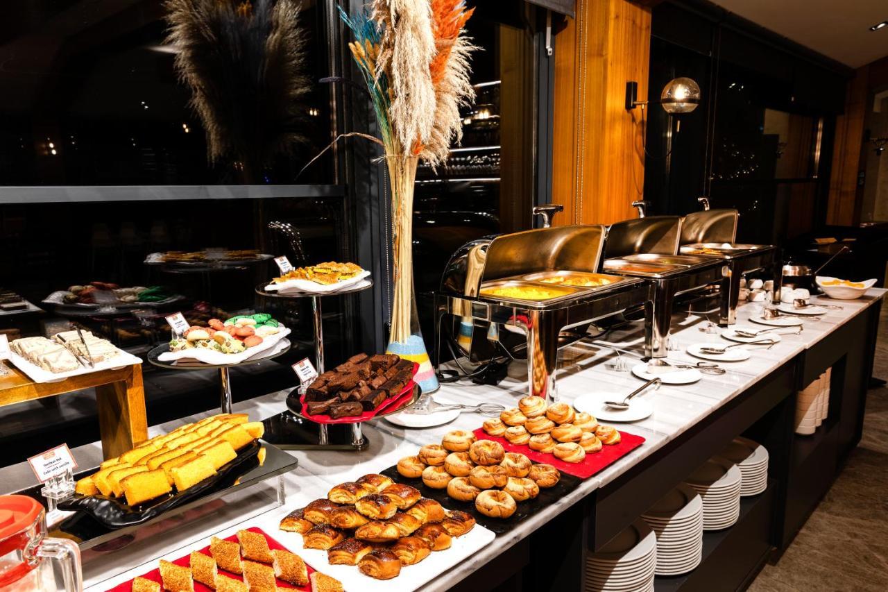 Demiray Hotel Old City 伊斯坦布尔 外观 照片 A buffet at a hotel