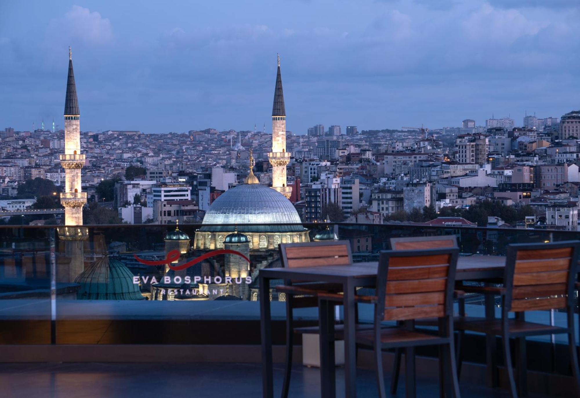 Demiray Hotel Old City 伊斯坦布尔 外观 照片 View from the hotel's rooftop bar