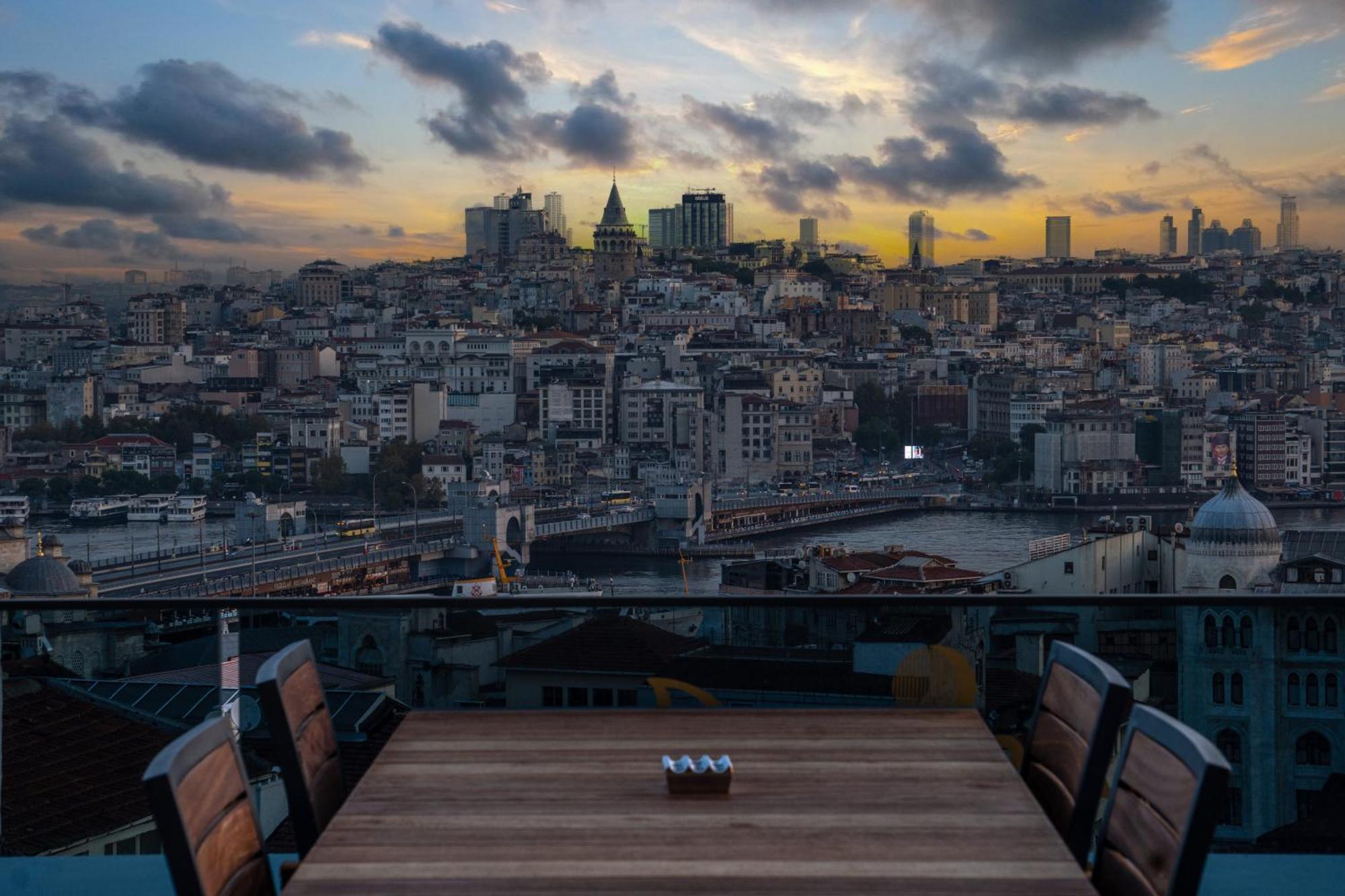 Demiray Hotel Old City 伊斯坦布尔 外观 照片 View of the city from the observation deck